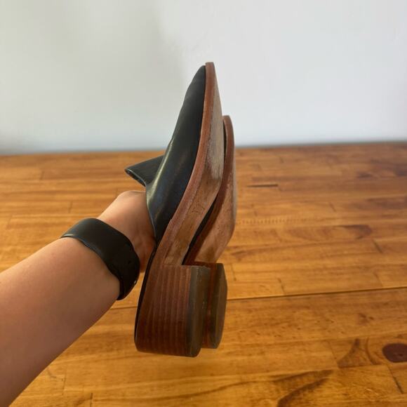 Soludos The Venetian Mule Slip On Flats Black Leather Round Toe Size 7 - Picture 6 of 6